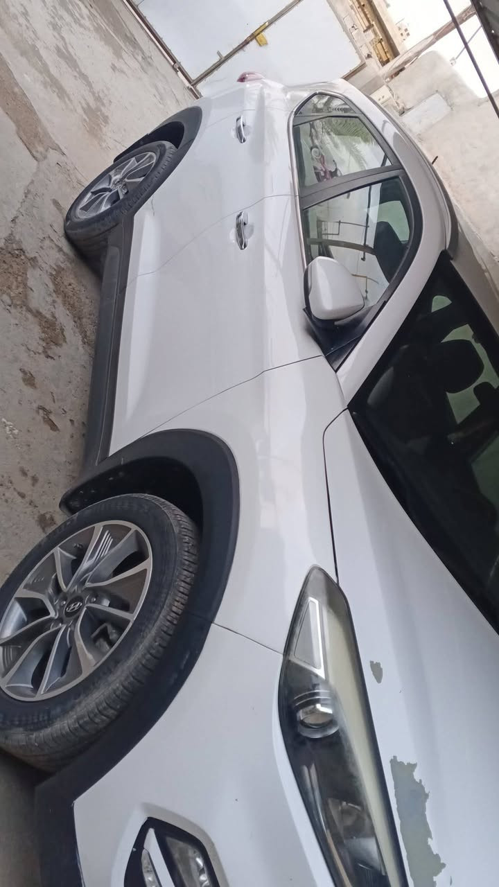 توسان خليجي موديل 2018تحويل ثاني يوم بيها بارد نص شبر بين الباب والجاملغ الامامي من جه مقابيل السايق حداديه جيده محرك شركه السياره مابيها اي نقص السعر 180وبيها مجال ***********  /  0751919551
