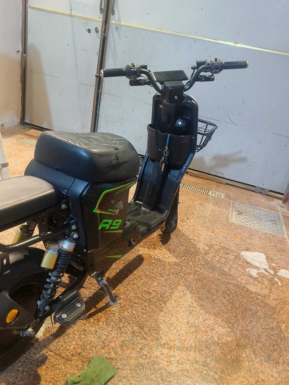 سلام عليكم بيسكلال شحن🔋⚡R9 للبيع ملف 2000 5بطاريات بي نضام بك (R) ونضام البارك (P)  4 سرع سرعه الحيقيه 60 موديل 2025  بصمتين وسويجين بيسكل جديد موقع كربلاء المجتبى سعرخاص او تواصل على واتساب(***********) (متشتري لا تخابر ولاتتواصل)
