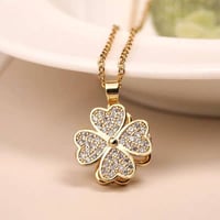 قلادة نسائية • طلاء ثابت • تصميم مرتب