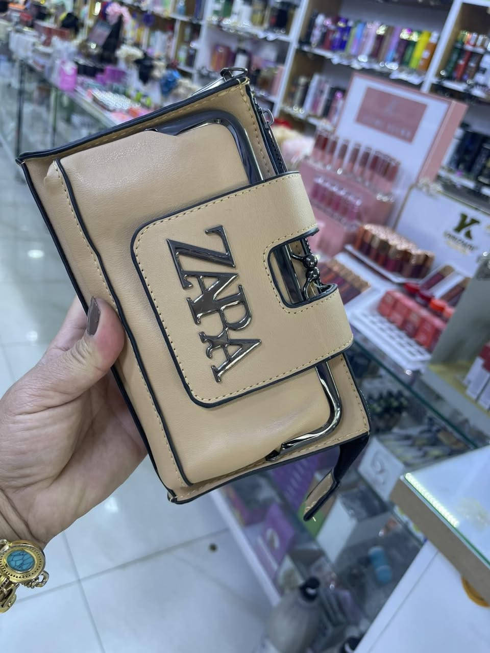 توفره حقيبه جلد طبيعي 
بالوان متتعدده 🦋🦋🦋
السعر ٧ الف فقط 
كوزمتك اشوووو شهداء البياع 
للحجز وتساب *********** 
تتوفر خدمه توصيل بغداد وجميع المحافضات
