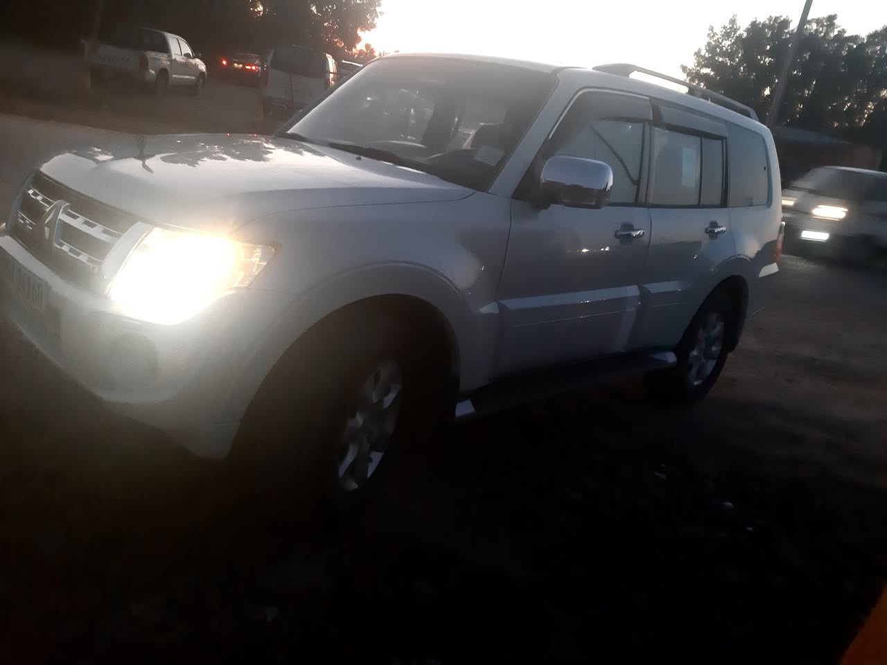 السلام عليكم لبيع باجيرو حبتور كفاله عامه قادسيه نكليزي مكينه 3500 مامفتوحه وضع شركه السعر 167وبيه مجال ***********
