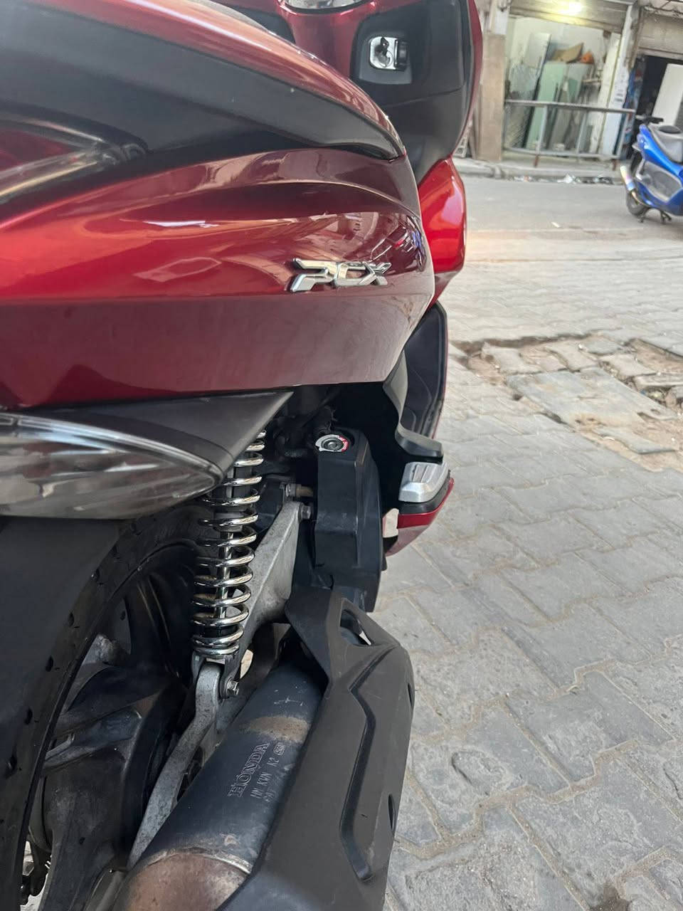 دراجه pcxجيل الاول. محرك(150)  الدراجه  ياباني كفرات ابلاديهه رمبه موديل 2016,,,,,,,,,,,,
حساس ازدحام,,,,,,,,,,,,,,,,,, ماشية (45الف )
دراجه كامله أستان كهربائي   لا تبخير. ولاتنقيص الدراجه مكينه لوك شلعه معدل خير من الله  احلا من الصور مال جناي المكان بغداد الكرخ  دراجة مكفوله. كفاله عامه. رمبه  اي نقص مابيه السعر( مليون 450)
وبيه مجال الاتصل( وتساب موجود )
***********
