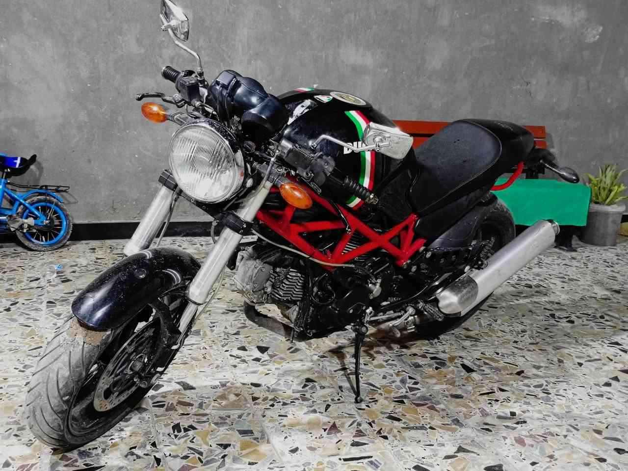 سلام عليكم
دراجه للبيع بطح النوع ( دوكاتي حجم المحرك 400cc  بستمين كبار موديل 2010) الصنع إيطالية الدراجه بوضع وكاله بلادي (سعر 1350 الف) وبيه مجال للشراي ***********
