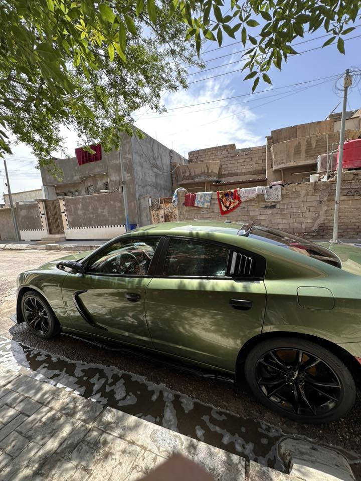 ‏‎سلام عليكم
جارجر  
موديل 21اصل 
ادشن مرايات علامات كله اسود بلادي 
لون زيتوني مميز سياره جديده 
‏‎مكفوله  سياره لا صبغ ولا بارد ولا تبديل داخله دعاميه سرقه الباب الوره سايق مبدل فقط 
محرك كير سليم بدون اي شي 
‏‎سيارة ماشيه 60 حقيقي الف كيلو متر 
(‏‎ رقم اربيل باسمي الجديد  تحويل ثاني يوم )
‏‎المحرك : V6.  3.6L .
وعليه لحايه داير ميدوره‏‎
‏‎* جناع مرايه 
‏‎* جناح خلفي اسود 
‏‎* ويل قياس 20 انچ اسود . 
‏‎* مصابيح أمامية زنون . عدسات زرع 
‏‎* كشافات الضباب زنون . 
‏‎* المصابيح الأماميه زرع عدسات 4$ LED وعين شيطان 
‏‎* حساسات . 
‏‎* مقاعد أمامية كهربائية عدد 1 
‏‎* تشغيل عن بعد . 
‏‎* محدد سرعة . 
‏‎* تلفون بلوتوث . 
‏‎* كاميرا خلفية .
‏‎* مرايا متحسسة للاضاءة العالية .
‏‎* دخول ذكي (بصمة) .
‏‎*شفتات ستيرن 
 لون مميز 
‏‎السعر 240
حداديه بعدهي بكارتون 
وعليه تخم تاير يعني ماتصرف عليه ربع
‏‎*العنوان: بصره 
‏‎للاتصال 
‏‎بيع ***********
سياره جديده حيل وماتصرف عليه ربع
