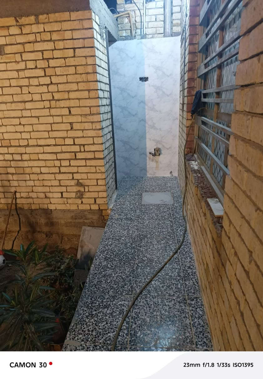 للبيع دار سكنية جديدة في بغداد – حي السفير 🔥
📍 خلف شارع الطاقة، قرب العبيدي، موقع هادئ ومخدوم وقريب من الأسواق والخدمات.

🏡 مساحة 200 م² ✅ بناء جديد 2026
✅ 4 غرف نوم
✅ استقبال كبير 9×4 م
✅ صالة معيشة 6×5 م
✅ مطبخ واسع 5×3.5 م
✅ كراج داخلي 6×4 م
✅ حديقة 2.5*2.5م
✅ 3 حمامات (حمام + تواليت)

📑 السند: طابو زراعي (سند 25)

💰 السعر المطلوب: 160 مليون دينار قابل للتفاوض للجادين

دار حديثة بتصميم مريح ومساحات ممتازة، جاهزة للسكن مباشرة، ومناسبة للعوائل الكبيرة

📞 للاستفسار والمعاينة:***********

