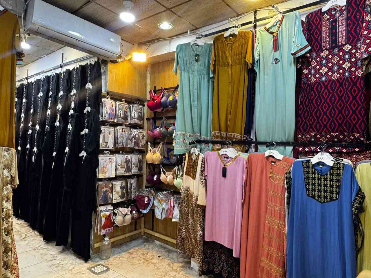 محل للبيع
 ملابس نسائيه 
السوق الكبير شارع التربيه قريب شاكر الهاشمي مقابل مجمع الزهراء للتواصل الاتصال ***********
