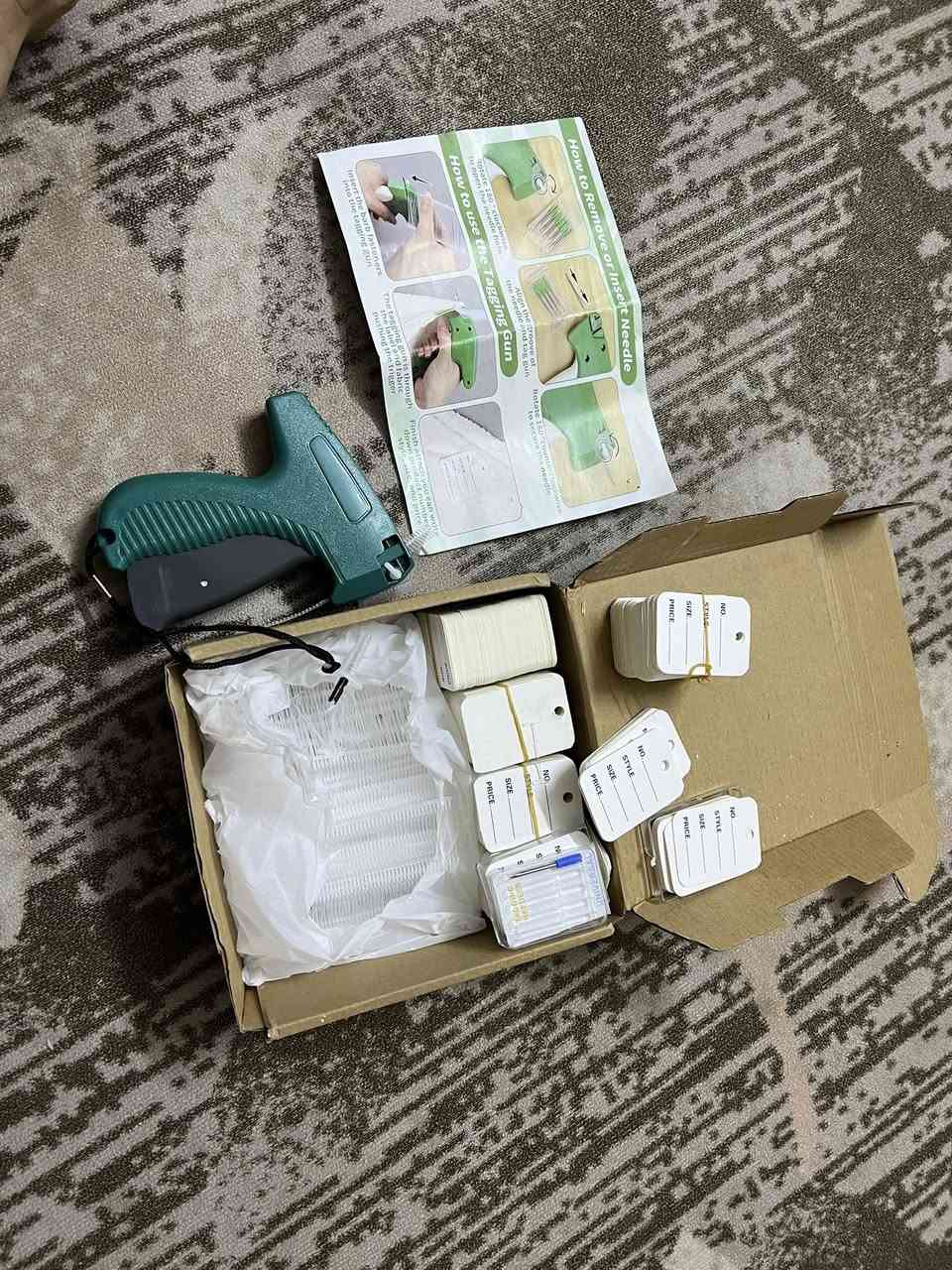 سلام عليكم عندي هاذا الجهاز يصير اسوي انت علامة او لوكو خاص بيك بل ملابس بي كارتات هواي بعد اكو جوى ولاستيكات هم مكاني بغداد حي اور 
مال امزون اصلي وشغله مرتبه وسعره مناسب 
رقمي ***********
