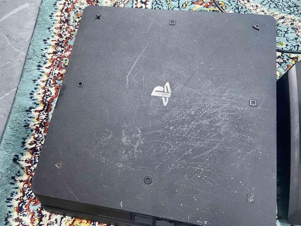 سلام وعليكم بلي فوره مسدخدم ويا يده اصليه ويا ماوس وكيبورت ويا دركسون نص فره و يوبي اس بس البلي مشخط خفيف لاستفسار *********** السعر 350 بي مجال
