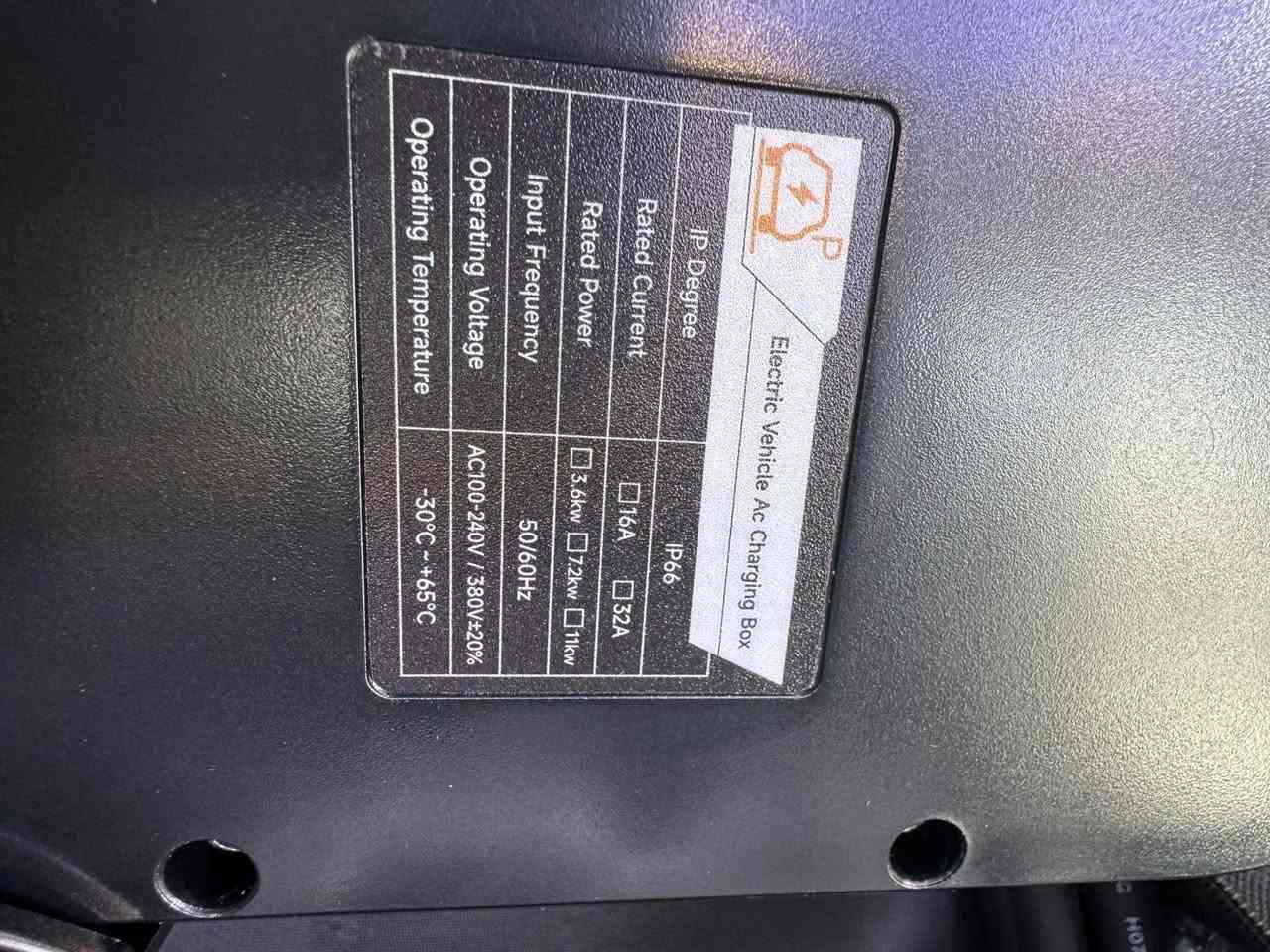 السلام عليكم شباب شاحن سياره السعر 250  الف توصيل لكل العراق تواصل واتس ***********
