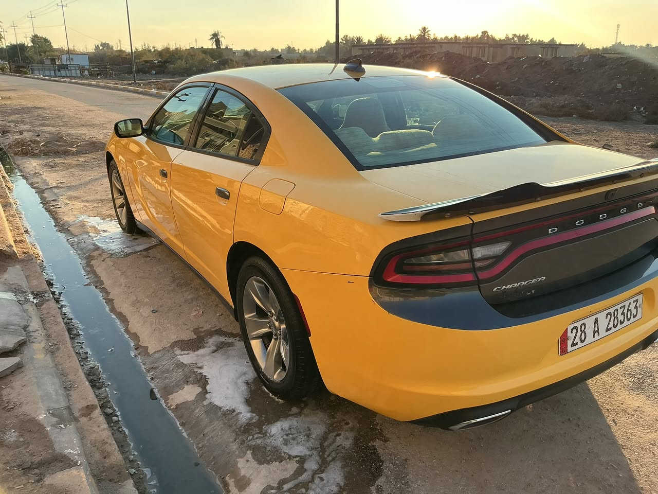 شارجر 2016 اصل مكفوله من الضربه و التبديل و سوناره مرفوق بل صور سياره جاهزه و بـ اسمي مصفره هيئه و المرور سياره نضيفه 
خطه شطره كربلاء
سعره 210 
رقم الهاتف ***********
