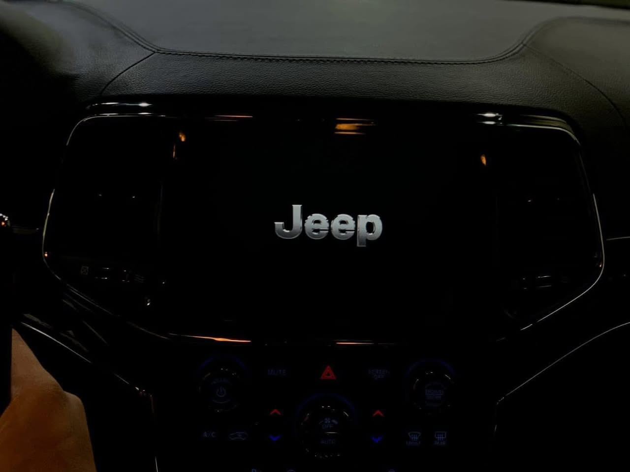 سلام عليكم اخوووان
جيب ترال هوك 2021

ماشيه 50 الف مايل  كلشي بيهة 
 

مواصفات 

1 جكاااات ترفع وتنزل 

2 شاشه جبيره 

3 بانروما 

4 كشنات كهرباء تدفىة وتبريد 

5 مري شفط قابل للنزول ويا البك 

6 صندوك كهرباء 

7 تحكمات فوول وشفتات ستيرن 

8 ماوس وضعيات قياده 

9 لايتات زينون متحرك 

10 دبل جام +شادلهة مطريات نيكل 

 11 تخم تاير وبطاريات جدد

12 مرأة معتمه 

13 الغرفه بلاديه مملعوب بيهة ابد 

14 عده وسبير كاملات +بردة صندوك 

15 ترحيب بالمري واليدات 

16 حاجب ليد وبكلايت ليد +زراك لايت 

17 حساسات اماميه خلفيه 

 وبعض المواصفات بعد 

***********
