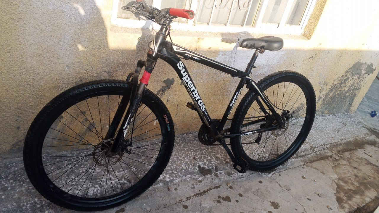 سلام عليكم بايسكل جبلي حجم 29جديد مثل ماشوف بل صوره سعر 80وبي مجال مكاني بغداد حي جهاد وهذا رقمي ***********
