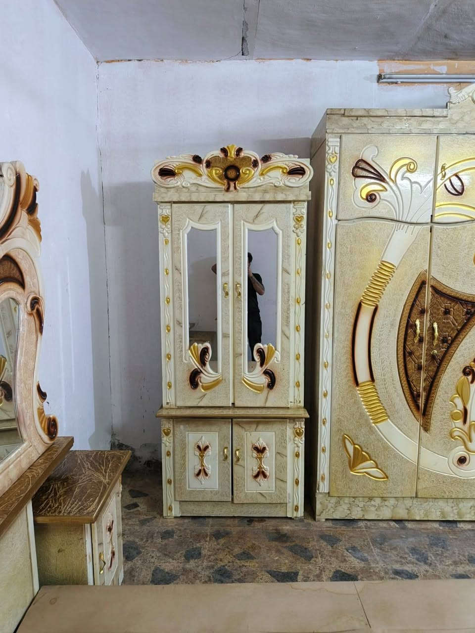 غرفه اخشاب ام السته قاطين جديده كلش نهايته 650 مكان ناصريه ***********
