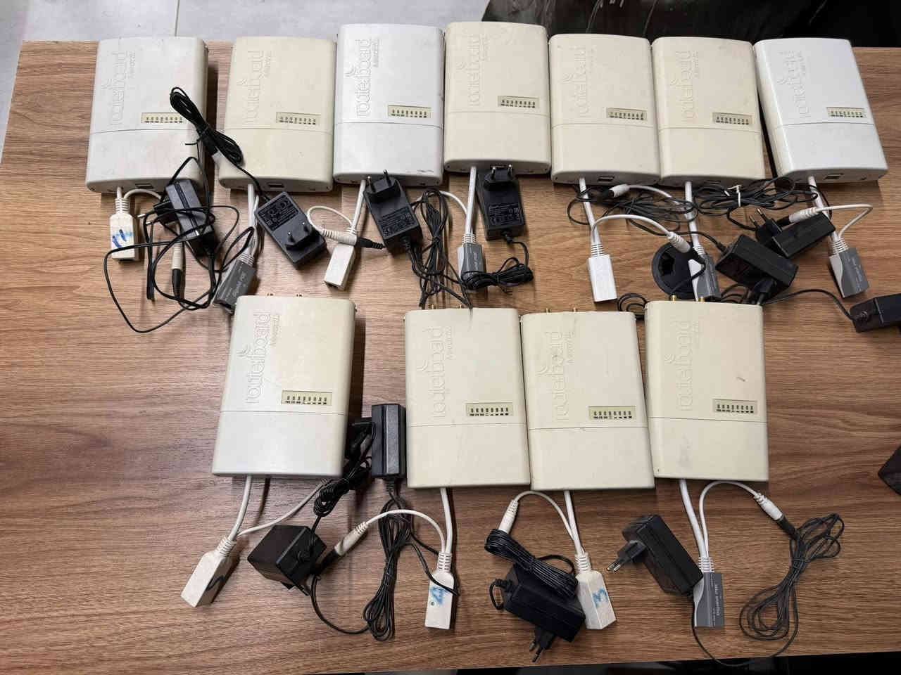 توفر لدى مكتبنا 
روكت xw سعره 90 الف
سكتر ubnt 120سعره 60 الف
هايبر لينك 32 سعره 90 الف
لينك 30 ubnt سعره 80الف
راوتر بورد 2011  شاشة 70 الف
راوتر بورد 2011 بدون شاشة 60 الف
921 عدد 2 سعره 140 الف
912 نوع 5g سعره 35 الف 
 انجكتر مع محولة 10 الاف 
Dc 24 v سعره 20الف 
باج بنل 16 بورت 15 الف 
باج بنل كيكا 24 بورت 60 الف
راك 4u سعره 25 الف 

*********** 
يوجد لدينا توصيل لكافة المحافظات
