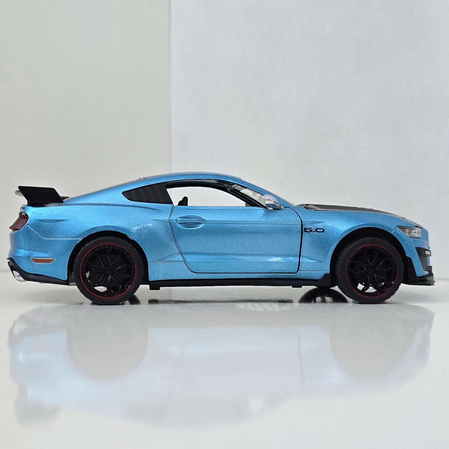 2015 Ford Mustang Shelby GT500 🚘
مجسم سيارة حجم 1:24 
تفتح كامل أبواب بنيد صندوق
إضاءة + صوت
السعر : 15 الف
توصيل متوفر لجميع أنحاء العراق 🇮🇶📦


**إذا كنت صاحب هذا الإعلان وتريد حذفه لأي سبب، رجاءا أرسل رسالة إلى الدعم الفني**