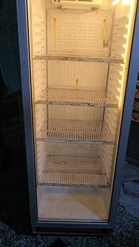 السعر فقط 175 الف   عندي ثلاجة عرض او ( عارضة)   مستعملة ونظافتها 90% ...