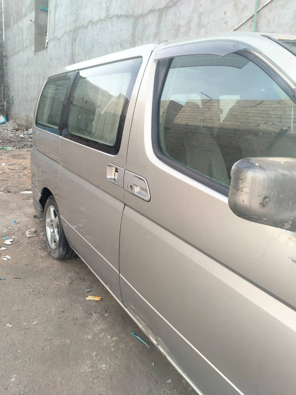 سياره موديل 14 معليه تسئجل أصويل مدفوع الكمرك سياره بسمي سياره بيه تخيررا بل نمره اولى بل كير سياره مثل ما موضح بل صور تخم تاير جاهز. سياره حداديه جديده توني بدلهن مكفول من نقل جثه و الكص و الحادث رقم *********** سعر 55
