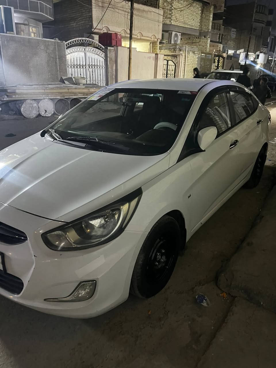 اكسنـت موديل 2013 خـليجي محـرك 1600 دوش مكفوله من كلشي صدر جديد تايرات جدد  تبريد شغال بيها صبغ فقط باب الصدر ونص لدوسه وموجود سونار وموضح بي كلشي رقم انكليزي ال جديد بسمي تحويل ثاني يوم  سعرها 95 وبيها مجال مكاني بغداد الشعب  رقمي الاستفسار *********** بي واتساب
