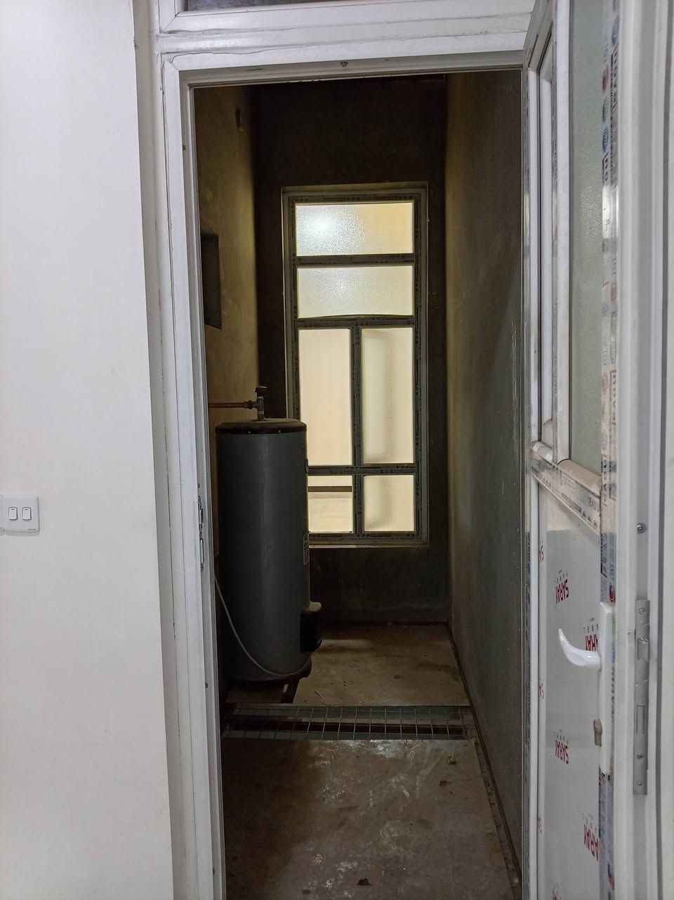 سلام عليكم يوجد شقه الإيجار طابق ثاني متكونه من مدخل ومطبخ واستقبال وصاله وغرف نوم عدد 2 ومناور عدد 2 وحمام سعر الإيجار 350 العنوان الشهداء قرب جامع التقوئ مقابيل أسواق الباشا الاستفسار الاتصال على الأرقام التاليه
***********
***********
