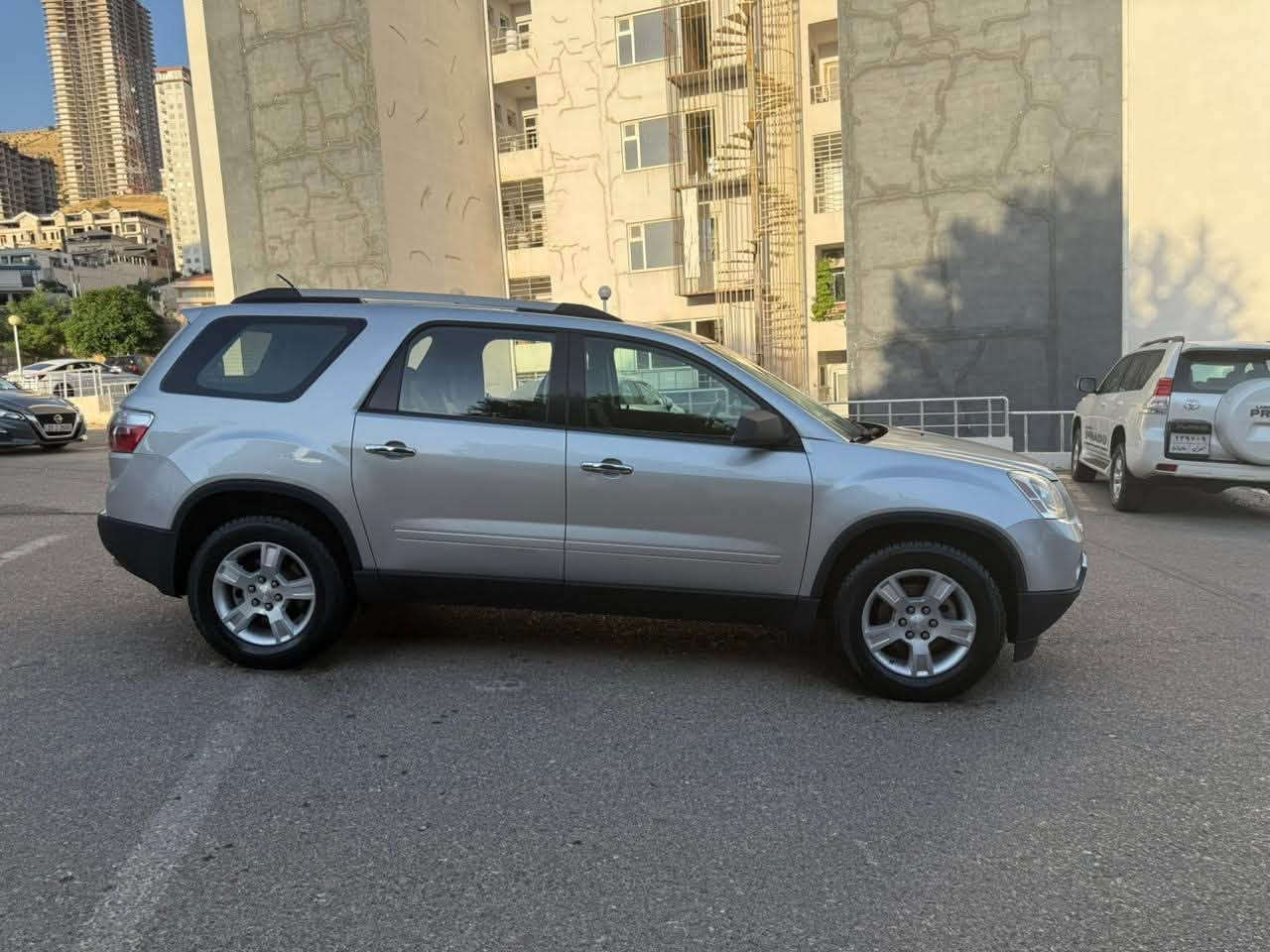 جيمسي ئه كاديا موديل ٢٠١٠ سياره مابي قطره صبغ حتي دعميات مابي صبغ بدون بارد بدون شفط كول عيراق مابي وحده مثل هيجي حجم محريك ٣٦٠٠ سلندر ٦ 
محريك گير مامفتوح و بدون ايي خلل حتي بيلادي 
ماشيه سياره ١٠٤ الف كيلو متر 
حجر صالونسا بي شرط موجود بيلادي 
تبريد شغال ٣ قطعه 
٧ راكب كوشن سياحي ملكي 
٢ سويج بيلادي 
سبير مانازل 
حساس كاميرا بيلادي 
تحكم ستيرن 
فور ويل دفع روباعي 
سندوق جكً 
حداديه لي هسه بي لادي مثل توب 
تايرات برجستن لوك اشتريت ٥٠٠$ 
جام أمامي لي هسه شريكه 
كولشي علي شريكه سياره بل هقيقه احلا صور و ڤيديو 
سنويه بئيسمي نفس يوم احول بئسمك هزه جديل رقم جديد سنويه بئيسمك كوله عامله احول بئيسمك رقم ألماني ميت دولا رو نص فوك هاي عليه لو زايد 
سعر ها(١٢٧)$ 
رقم موبايل *********** 
موكان سياره سليمانيه 
سيرفس كامله دعميه بل دعمي مابي ايي نواقص
