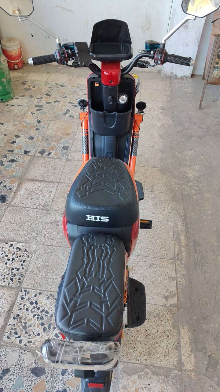 سلام عليكم دراجة شحن R9 جديده على وضع الشركة  رايدة ٥٠٠ وبي مجال للطيبين
رقم الهاتف ***********
