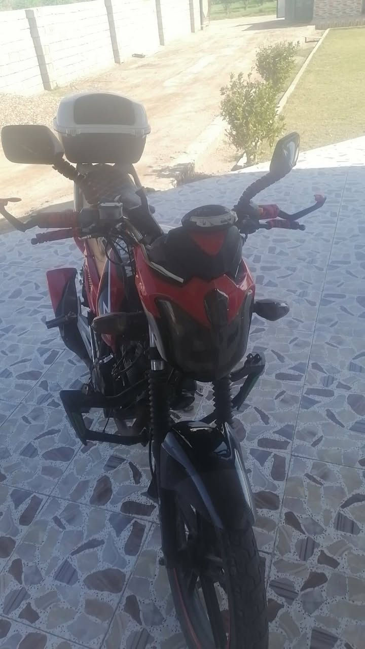 سلام عليكم  سايم مدرع لبيع 2017وراق بس نضافه خير من الله *********** السعر 650 وبيه مجال حك الجيه  مكانه جزيره الخالديه
