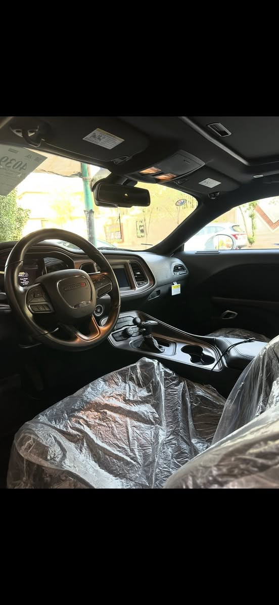 السلام عليكم جالنجر ٢٠٢٣ الاصدار الاخير لون ابيض حادثها بسيط بالجاملغ الخلفي تصليح بارد بدون صبغ وبدون ايرباك سيارة جديدة ونظيفة من كل النواحي
سماعة Alpin
سلايد ماشية ١٨ الف  رقم السيارة مميز للاستفسار الاتصال ***********
