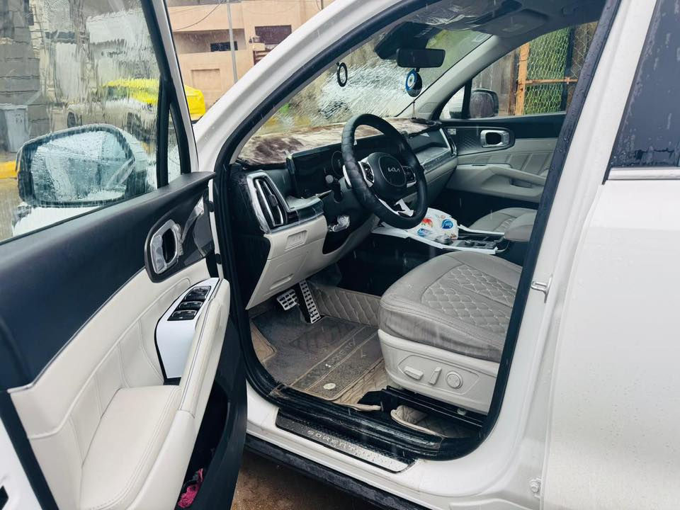 سورينتو 2025  لون ابيض رقم واسط  6 سلندر  سبعة راكب
ماخذهه زيرو عله يدي  وبسمي   تبديل دهن من شركة فقط 

الارضية مغلفة جلد و الكشنات مغلفه جلد 

كشنات كهرباء 

مرايا شفط. 

اشارات بالمرايا

حساسات محيطية امامي و خلفي و جانبي 

حساسات اطارات  

ويل 20 

الجنطه شفط كهرباء 

الگير ماوس

رادار 

بردات خلفية بلادية 

اربع بصمات ( تشغيل وابواب و جنطة ) 

داتا شو 

نقطة عمياء في الدشبول تفتح مع الاشارة   

ماشية 16الف 

مكان السيارة الكوت 

***********
