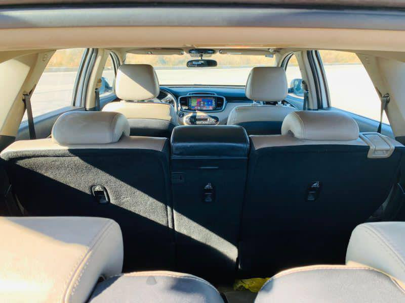 سورنتو  موديل 16خليجي 

رقم بغداد
 
فول موصفات لمتدد 

7راكب
 
محرك 6 سلندر

بيه  حافت البنيد اشويه 

وعفسه بجاملغ خفيفه

بدون تصليح 

وعايزه حداديه اماميه فقط 

الباقي كله  كفاله عامه 

ماشيه 147 الف

مكان/حله مركز /قرب كوين بارك
 
سعر ب220$وبيه مجال بسيط 

***********
