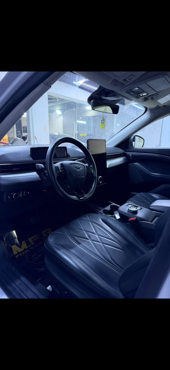 فورد ‏موستانك  2023  كهرباء كامل
لون اسمنتي
ماشيه 25 الف ميل
بطارية ليثيوم 
‏تمشي بالشحنة  400   كيلو
‏
‏الإضافات  : 
‏• شاحن لاسلكي Wireless Charger
‏• شاشة لمس بحجم 15.5 بوصة
‏• نظام كاميرا الرؤية المحيطية لركن السيارة 360 درجة 4 كاميرات
‏• مقاعد كهرباء - مدفأة 
‏• بصمة تشغيل
‏• حساسات ركن أمامية وخلفي
حادثها والسونار موضح كدامكم
بيع او مراوس
السعر 16.700$ وبيها مجال
***********
