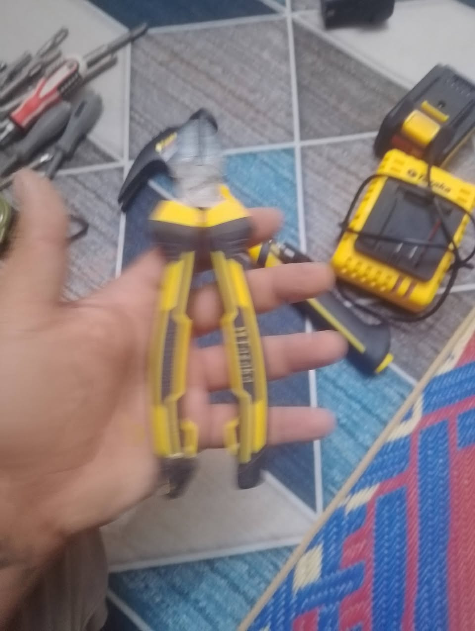 سلام عليكم هاي العده كلها شغاله الدرين الهمر الشحن شغلا درين البرغي شغال كله كامل وتجي وتفحص صارلهن 15يوم من اختهن الله شاهد جدد امام العين كلهن ابيع مابيع قطعه وحده شعرهن 175الف الي مايعرف بسعرهن لحد يراسل التواصل واتساب او اتصال علا الارقام التاليه مكاني بغداد جسر دياله شارع الاطفاء
***********
لحد يكسر بحلال الناس
