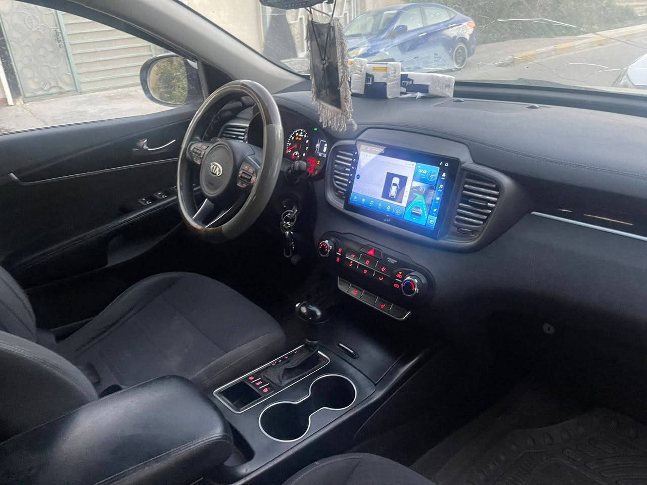 السلام عليكم ورحمه الله
سورنتو امريكي

موديل 2016

محرك 2400
فور ويل السياره
ضربتها فقط بنيد والباقي كفاله 

رقم ذي قار تحويل ثاني يوم

جاهزه السياره بدون اي نقص

السعر 158وبيها مجال 

***********
