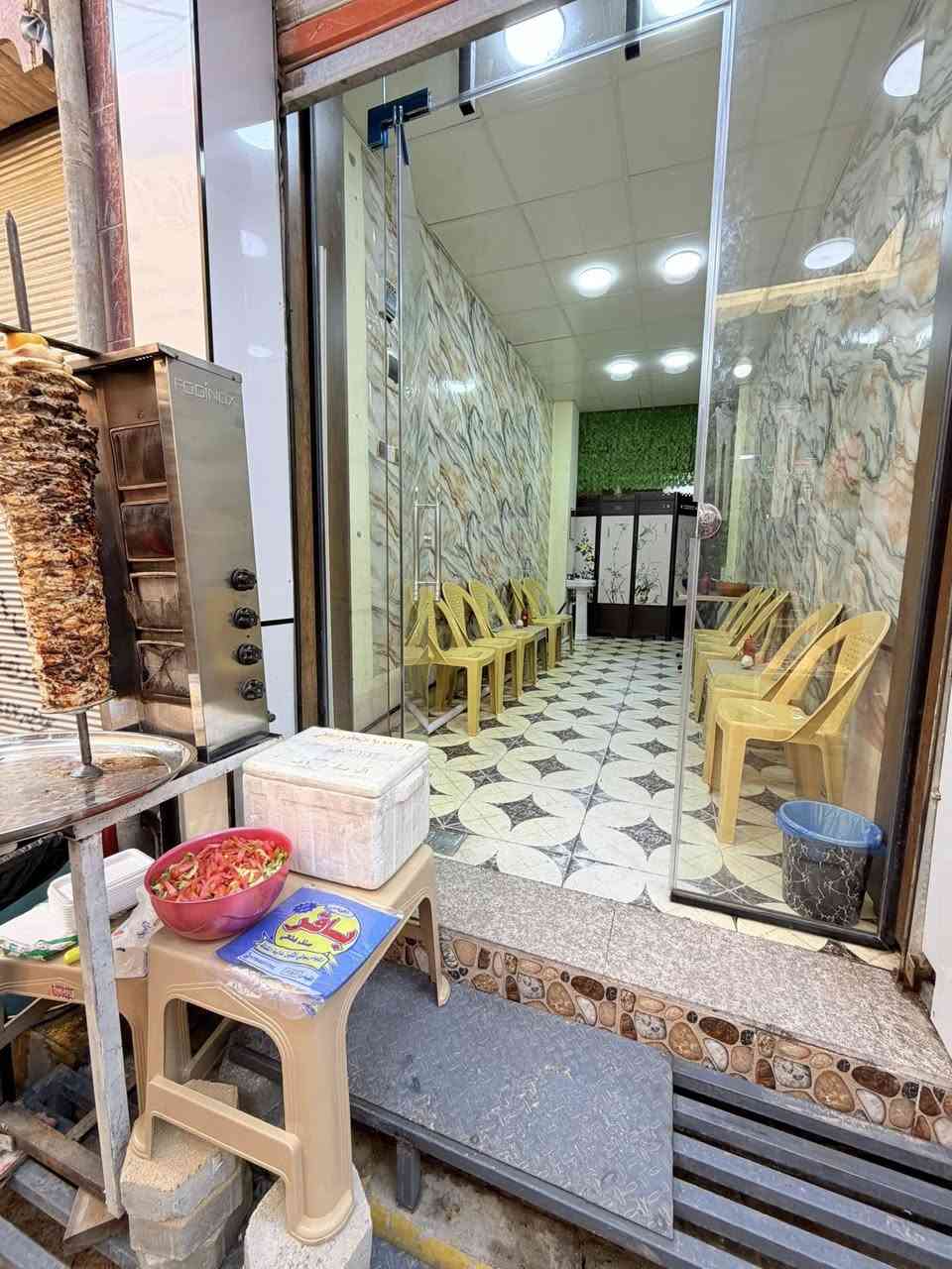 السلام عليكم 
مكلف في النشر 
كافتريا للبيع كامله من مطبخ وصاله 
العنوان الرمادي شارع الأطباء فرع الشعبيه مقابيل مجمع الزيتون الطبي 
سبب البيع عدم الالتزام بالعمل 
للتواصل ***********
