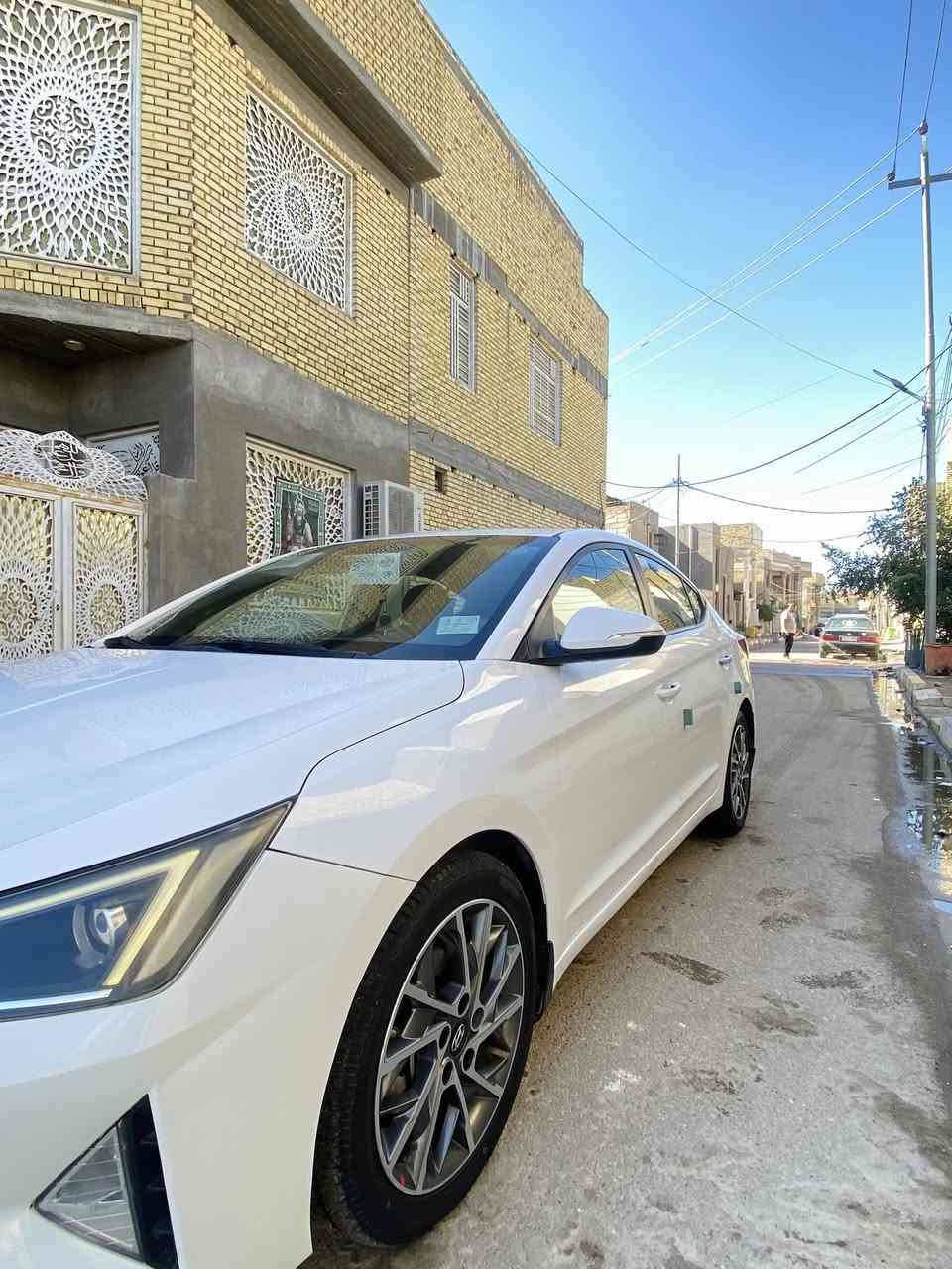 النترا 2019  خليجي رقم ذي قار باسمي تحويل السيارة جديدة كلش كفاله عامة عدا رش بالدوس كما موضح بالسونار والباقي كفالة من الزلغ فول مواصفات 
1_ فتحة سقف
2_ بصمة تشغيل + بصمة ابواب 
3_ بصمة جنطة 
4_ داخل صاج + كشنات جلد ابلاد 
5_ شاشة كبيرة + شاشة اعطال 
6_مثبت سرعة 
7_ مانع انزلاق 
8_ منظومة زينون 
9_ مرايات شفط
10_ تحكم ستيرن 
11_ وضعيات قيادة  
ماشية 150 الف كير و محرك  وتبريد كفالة وحداديه كاملة مبدلة  جديد  السعر 155 وبيه مجال قليل 
الرقم للاستفسار ***********
