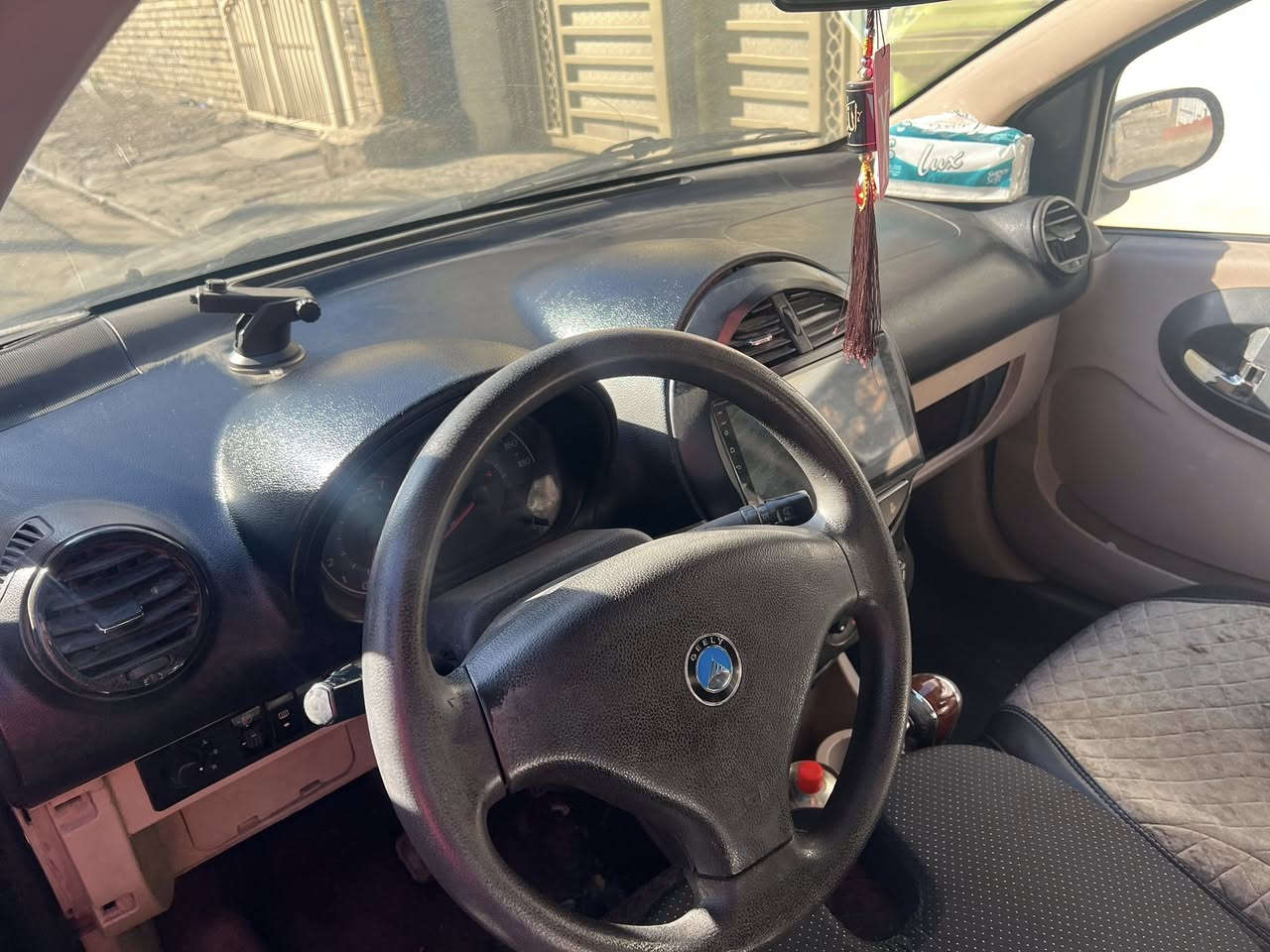 باندا ٢٠١٣
اخذتها قبل اربع اشهر تعلمت بيها سياقه فقط

سيارة نضيفة 

مناقصها شي
هزة جديدة
باتري جديد

مكانها بغداد / دولعي

وهذا سونرها وياها 

سعرها ٤٣$ بيها مجال 

***********
