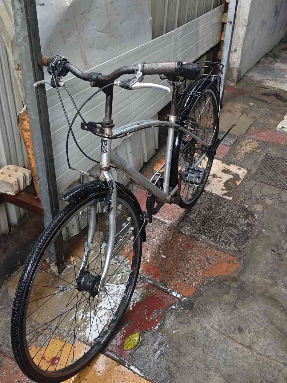 سلام عليكم بايسكل ياباني مسافات طويلة حجم 28
مابي نقص 
كير 6 نمر 
بطيخة ويل امامي 
سعر 75 بي مجال جدآ قليل حك الجية
للتواصل ***********
مكاني البياع الرسالة الثانية
