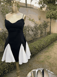 فستان انيق
تصميم ناعم / لبسة وحده / جديد
قياس (M/L) 
سعرة 150 💌
قابل للتفاوض للجادين✨🤍
للأستفسار واتساب  ‭٠٧٧٦ ٦٧٩ ٩٧٧٠‬💞
