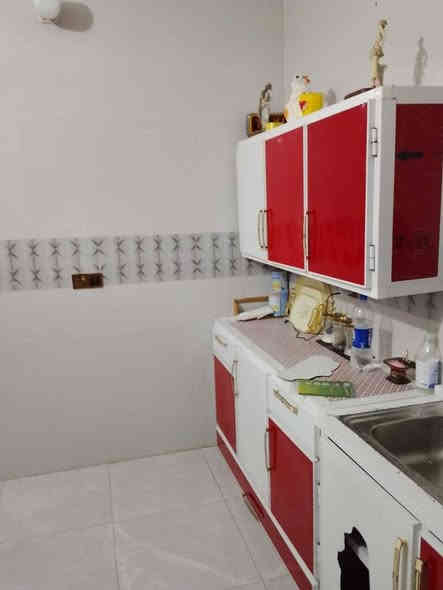 دار للبيع مساحه 50 متر 5+10 سند 25 بسمي
مدخل واحد ستقبال او صحيات او مطبخ او منور القاط الثاني بيتونه او غرفه نوم كبيره او صطح يصير غرفه نوم البيت نضيف باقي بس البخ الواجه بناء بلوك جديد البيت مي مجاري كهرباء خير من الله السريدات القديمه مربع ال3 بضهر بيت معله كبال مولده محمد ابو روان السعر 48 بي مجال 
*********** واتساب بس
