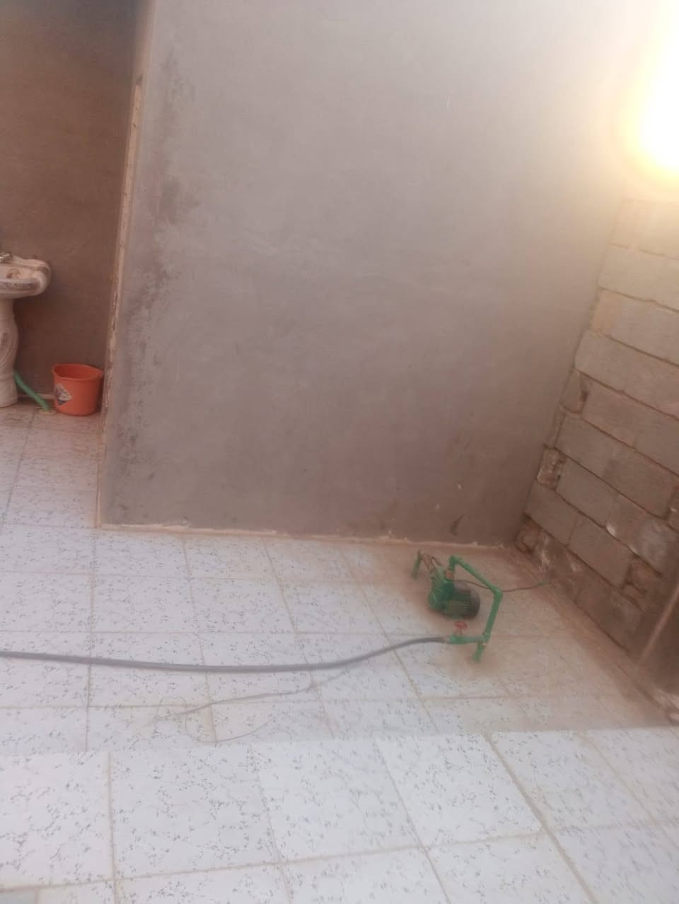 السلام عليكم بيت للبيع في منطقة المضيق قرب ملعب الفهد قرب الشيخ مسعود
مساحه ١٧٠ متر 
يحتوي على ٣ غرف نوم
ديوانية
مطبخ
صاله عدد ٢
صحيات داخليه وخارجيه
نوع البناء بلوك
تجاوز مسوي معامله ترقيم بالبلديه الحبانيه
شارع ٧ متر
السعر ٥٥ مليون وبي مجال للتواصل
***********
