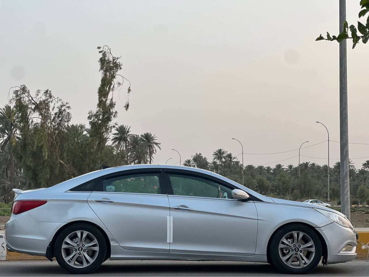 سوناتا  وارد أمريكي ٢٠١٢  فول مواصفات 
حادثها چاملغ امامي عكس السايق و بنيد مبدل 
چاملغ خلفي كلير (فقط رش)
بصمة بانوراما قطعتين تبريد تدفئة كشنات تحكمات ستيرن شاشة كشن السايق كهرباء + تدليك 
دوشمة جديد ( براند سبايدر ) ڪشافات + عالي زنون 

🎈 رقم بغداد انكليزي بأسمي هزه و سنوية ٢٠٢٦ الى ٢٠٣١

مكينة ٢٠٠٠ تيربو 
معلة بيها كازكيت 
فلتر دهن كير جديد

السعر ١٠٤ وبيها مجال بسيط 
***********
مكاني بابل - الحلة - شارع ٨٠ Singapore
