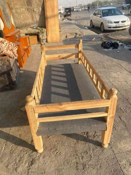 تخت شغل ثقيل السعر ٣٥ الواحد
عدد٣
الرفاعي قرب نفق الصحة
*********** موصل
