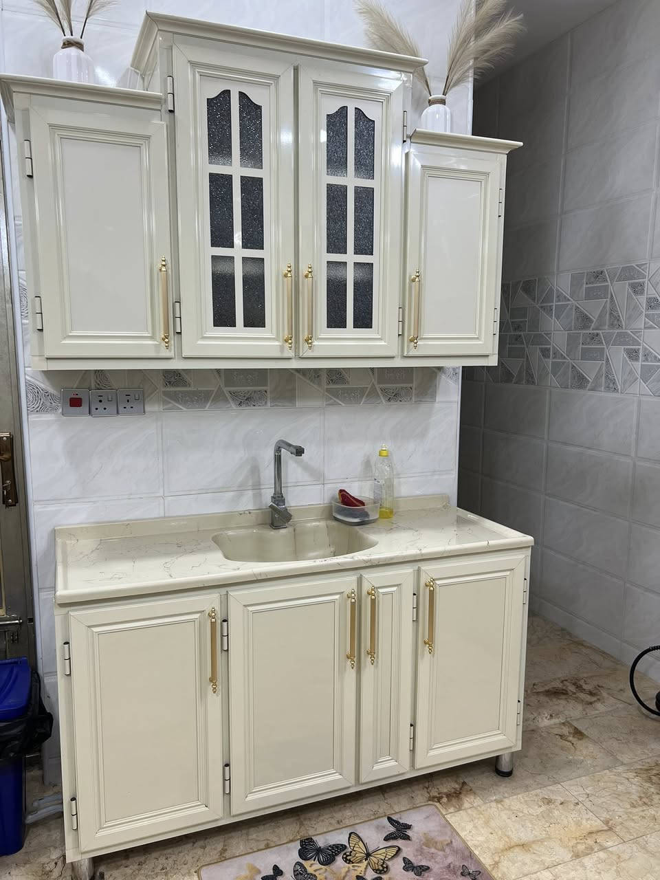 غرفة نوم تركي سعرها ٣٠٠ وكاونتر تفصال درجة أولى مرمر مع طباخ استعمال شهر سعرة ٦٠٠ وبلازمة ٤٢ نت سعرها ١٢٥ وطابعة جديدة بعدها سعرها ١٠٠ وسبلت اثنين طن شغال ونظيف سعرة ٢٥٠ مكان بغداد واتساب ***********
