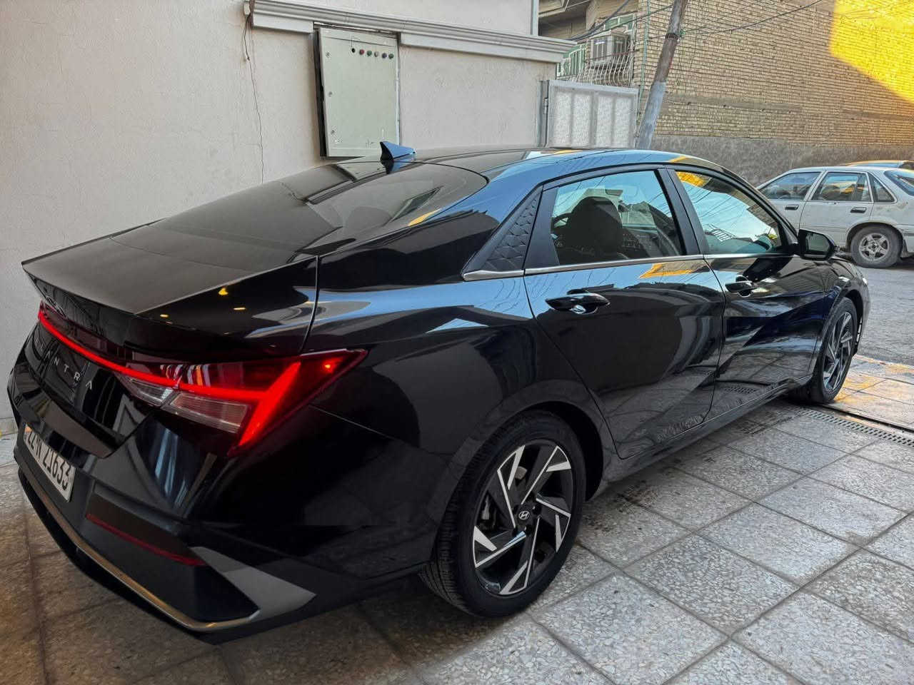 🚘 للبيع فقط – Hyundai Elantra 2024 🚘

🔹 زيرو – ممشى 5,000 كم فقط
🔹 اللون: أسود
🔹 فل مواصفات 1/1

📌 ملاحظة:
حادث جاملغ + جزء بسيط من الباب الخلفي (بجم كبس)
بدون فتح إيرباق – بحالة الوكالة ✔️

🔧 المواصفات:
▪️ محرك 2.0 (2000cc) دوش
▪️ بصمة تشغيل + تشغيل عن بُعد + ترحيب
▪️ فتحة سقف سلايد
▪️ مقاعد جلد + تدفئة
▪️ تدفئة ستيرن
▪️ شاحن وايرلس
▪️ إشارات بالمرايا
▪️ شاشة كبيرة متصلة + عدادات إلكترونية
▪️ لايت عدسات + LED نهاري
▪️ حساسات أمامية
▪️ منافذ شحن خلفية
▪️ كامرة 360
▪️ تحكم ستيرن + مثبت سرعة
▪️ رادار أمامي وجانبي
▪️ توقف ذاتي
▪️ نظام تحديد مسار + قيادة شبه ذاتية
▪️ أنظمة وضعيات قيادة
وغيرها من المواصفات المعروفة 🔥

📄 رقم أربيل – ترقيم جديد – تحويل مباشر)

📍 المكان: بغداد – قرب علوة الرشيد يم القوس
📞 للاستفسار: ***********
