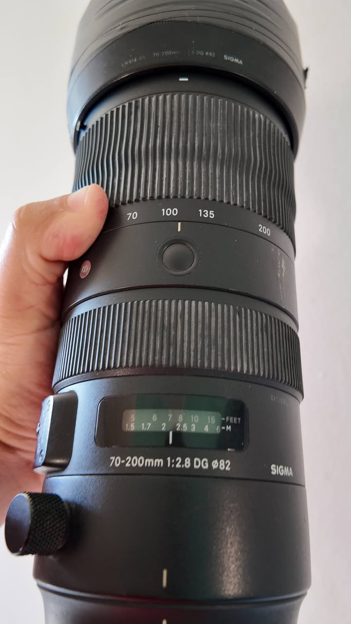 عدسة كانون 70.200 فتحة 2.8 سبورت فقط 500 الف 
فتحه 2.8   جيل 3 الإصدار الاخير سبورت دبل ستبلازر 
بي مشكله الاوتو فوكس  فقط 
سعره 500 الف او مراوس ب عدسة كانون
اتصل على الرقم *********** اتساب فقط
