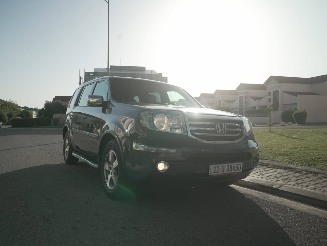 السلام عليكم،
للبيع هوندا بايلوت -  Honda Pilot موديل 2013. 

- لون السيارة اسود بيتنجاني.
- السيارة 7 راكب.
-  داخل السيارة بيجي.
- حساسات أمامية وخلفية.
- كاميرا خلفية.
- تبريد ياباني ثلج.
- ماشية 267 ألف كم.
- دفع رباعي (4WD)
- واسعة وعملية للعائلة والسفر
- نظيفة من دواخل و كشر خارجي.

السيارة مطلعها زيرو من شركة هوندا أربيل صاحب واحد.
ومكفولة من الصبغ عدا ربع جاملغ كما موضح بالحادث.

✅ المكينة مكفولة
✅ الكير مكفول
✅ الحدادية مكفولة

السيارة معروفة بالقوة والاعتمادية، وبيها مواصفات هواية بهذا الموديل.

السيارة بأسمي تحويل ثاني يوم.

💰 السعر: 12,500 دولار
📞 للاستفسار: ***********
*********** أربيل, العراق
