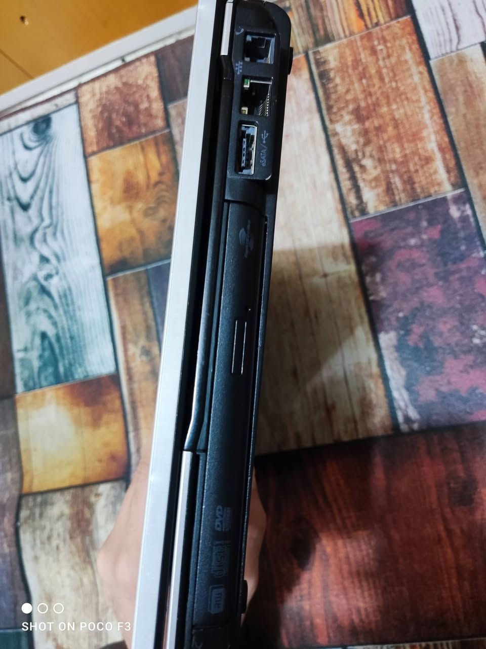 السلام عليكم حاسبه hp حجم 14 نظافه فول وسريعه بالاستعمال مواصفات/
1-كيبورد عربي انكليزي
2-معالج core i5
3-رامات 4 كيكا
4-كارت شاشه داخلي 3 كيكا
5-ذاكره 500ssd
6-منفذ hd
7-منفذ يو اس بي عدد3
8-منفذ شبكه
9-منفذ cd
10- نظام وندوز 10
الحاسبه نظيفه تفيد للعمل للدراسه السعر 90 المكان الناصريه قضاء النصر توصيل موجود وهذه رقمي ***********
