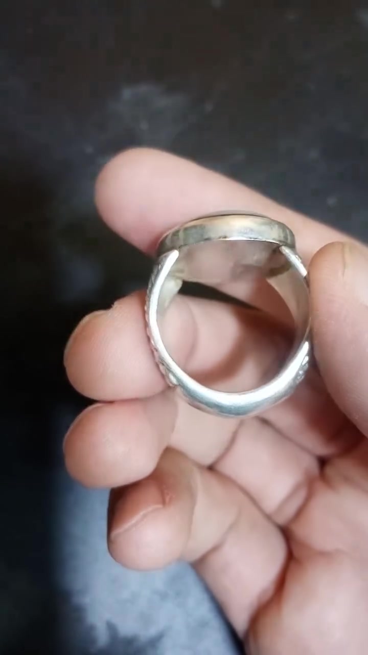 مختلفه القطعه ، صياغة ثكيله جدآ،،جزعه بقريه قديمة


**إذا كنت صاحب هذا الإعلان وتريد حذفه لأي سبب، رجاءا أرسل رسالة إلى الدعم الفني**