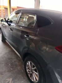 يوجد سياره توسان وارد امريكي ، موديل 18، رقم 07804082334