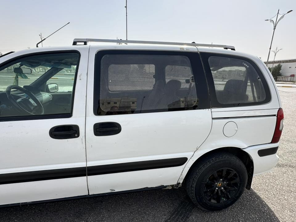 شوفر موديل ٢٠٠١ محرك جديد كير نظيف حداديه زينه خم تاير كهربائي كل شغاله سياره نظيفه ٧ راكب 
سعر ٤٠ وبيه مجال
مكان كربلاء 
***********
