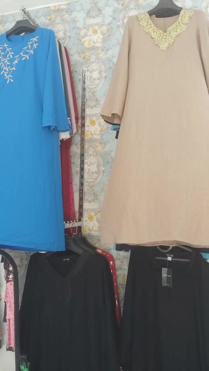 سلام عليكم محل للبيع شارع تجاري خير من الله محل شي أن محل جاهز عنوان خلف مجمع وارث طبي قرب عارضه تكتك شارع أبورواء رقم الهاتف ***********
